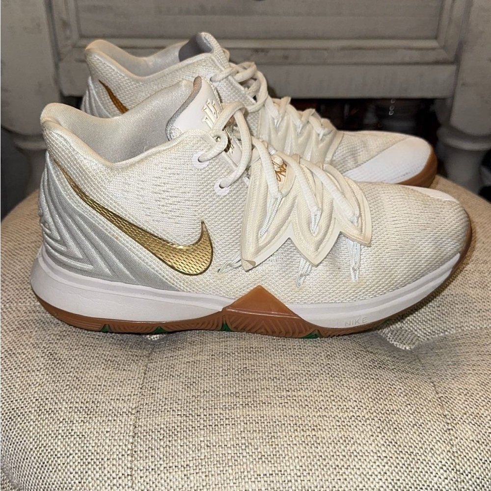KYRIE BASKETBALL SHOES 🤍